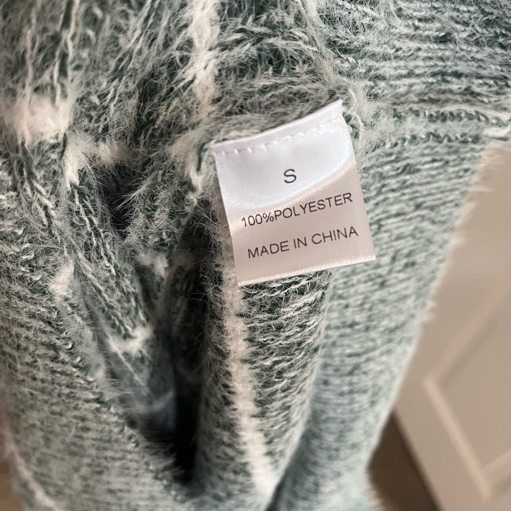 Michelle Mae Super Soft Striped V-Neck Sweater - Picture 3 of 3